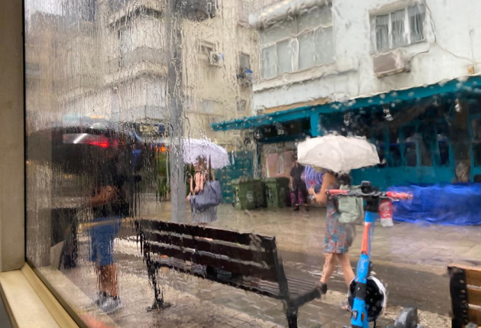 הגשם הראשון בתל אביב (צילום:  אבשלום ששוני)