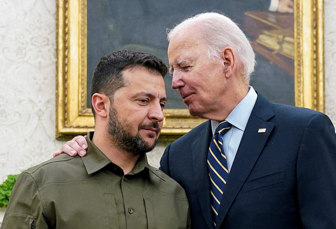 ג'ו ביידן, וולודמיר זלנסקי (צילום:  REUTERS/Kevin Lamarque)