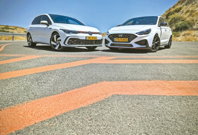 יונדאי i30N, פולקסווגן גולף GTI (צילום:  קינן כהן)