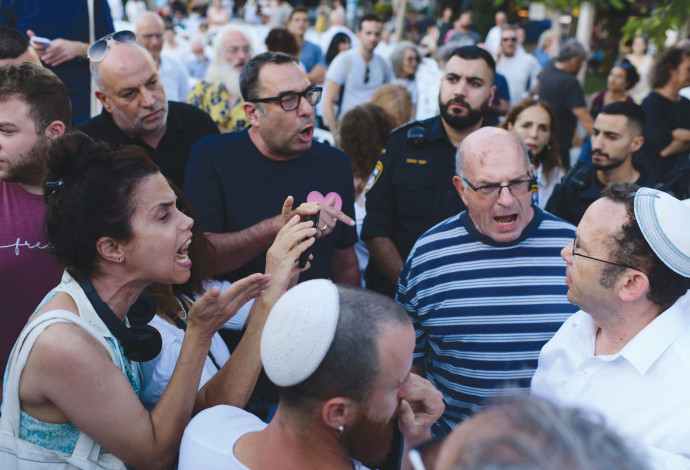 ישראל זעירא בכיכר ביום כיפור  (צילום:  תומר נויברג, פלאש 90)