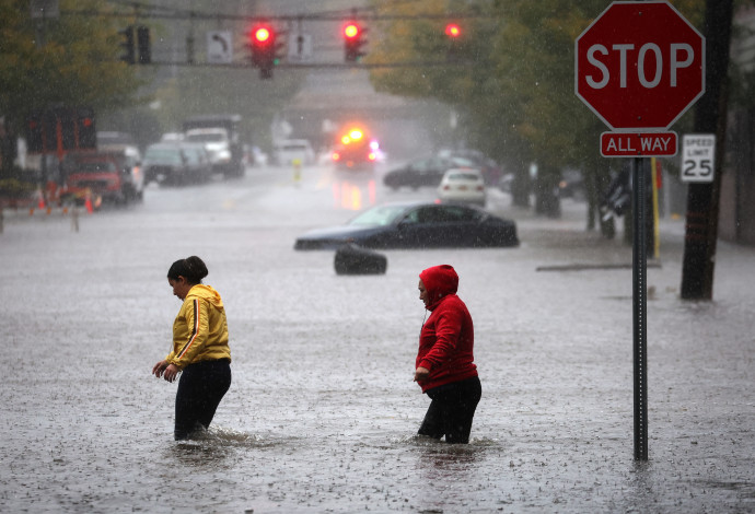 שיטפונות בעיר ניו יורק (צילום:  REUTERS/Mike Segar)