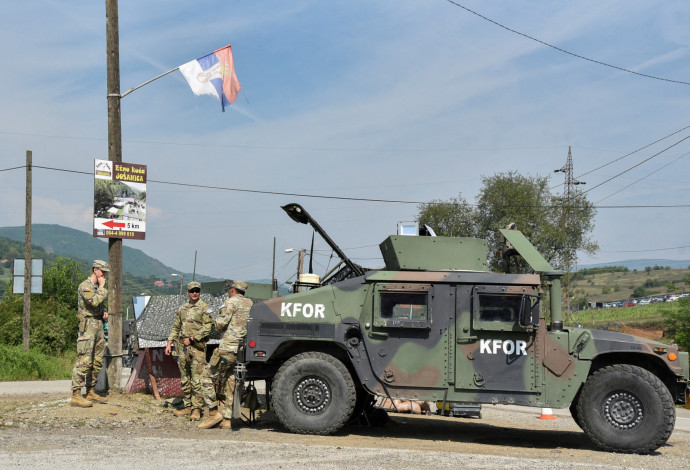 כוח השמירה על השלום של נאט"ו בגבול סרביה-קוסבו (צילום:  REUTERS/Laura Hasani)