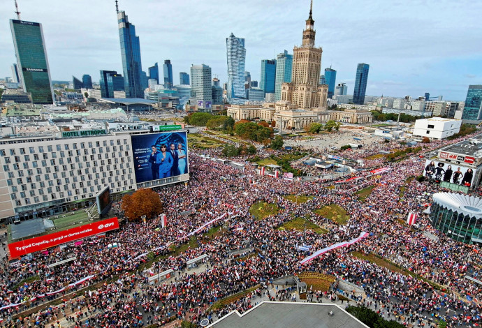 מחאה נגד הממשלה בפולין (צילום:  Agencja Wyborcza.pl/Slawomir Kaminski via REUTERS)