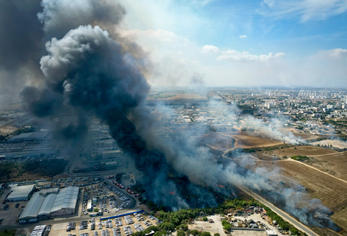 פגיעת רקטה באשקלון, מבצע "חרבות ברזל" (צילום:   אריק מרמור פלאש 90)