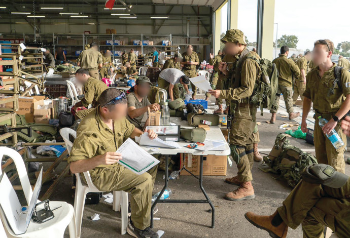 גיוס מילואים במבצע "חרבות ברזל" (צילום:  דובר צה"ל)