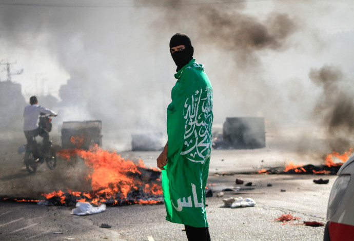 הפגנות פרו-חמאס בגדה המערבית (צילום:  Nasser Ishtayeh/Flash90)