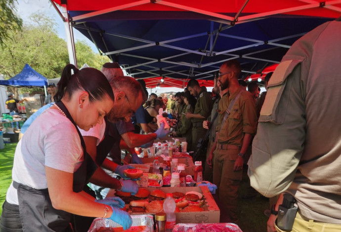 התנדבות למען החיילים בעוטף  (צילום:  ללא קרדיט)