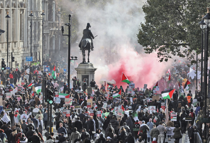הפגנה פרו פלסטינית בלונדון (צילום: רויטרס)