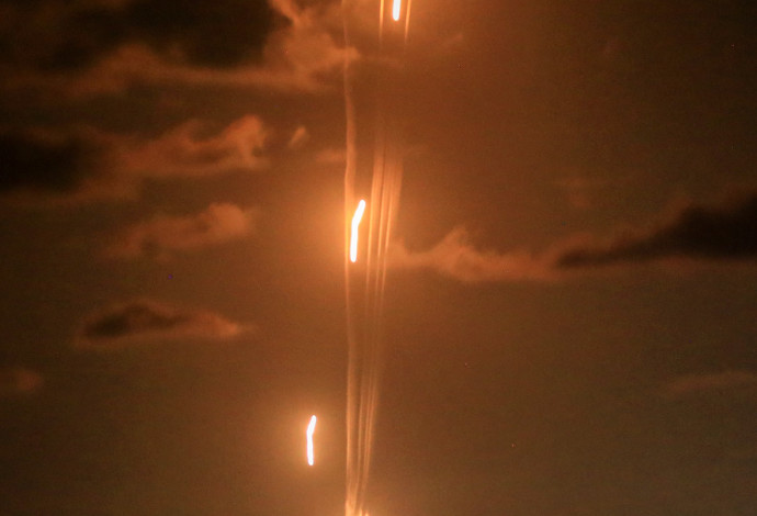 ירי רקטות מעזה לישראל (צילום:   Abed Rahim Khatib/Flash90     )