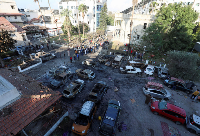 הפיצוץ בבית החולים בעזה (צילום:  REUTERS/Mohammed Al-Masri )