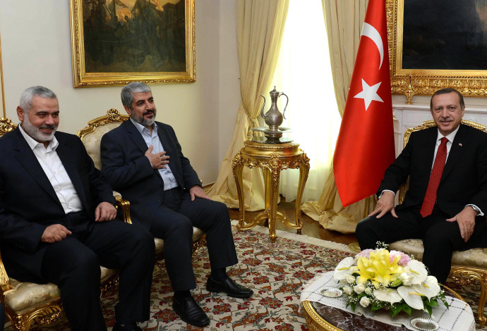 נשיא טורקיה ארודאן ובכירי חמאס (צילום:  AFP via Getty Images)