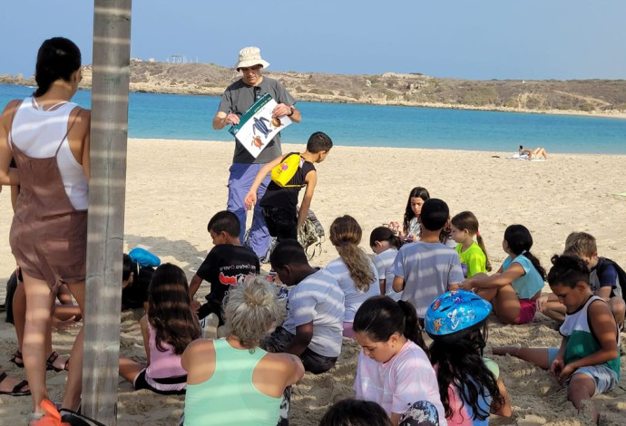 פעילות הפגה לילדים בקיבוץ נחשולים (צילום:  שיר לפיד, רשות הטבע והגנים)