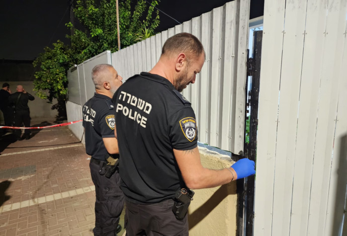 זירת הירי באשקלון (צילום:  דוברות המשטרה)