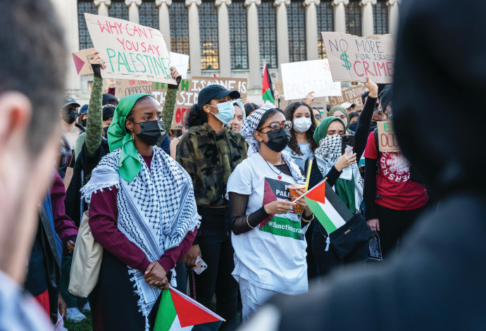 מפגינים פרו פלסטינים באונ' קולומביה ניו יורק (צילום:  Spencer Platt/Getty Images)