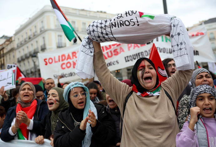 הפגנה פרו-פלסטינית במדריד (צילום:  רויטרס)