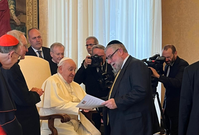 פגישת האפיפיור והרב הראשי גולדשמידט (צילום:  יח"צ)