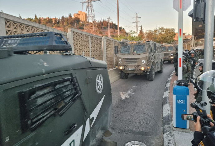 כוחות הביטחון נכנסים למחנה הפליטים שועפאט (צילום:  דוברות המשטרה)