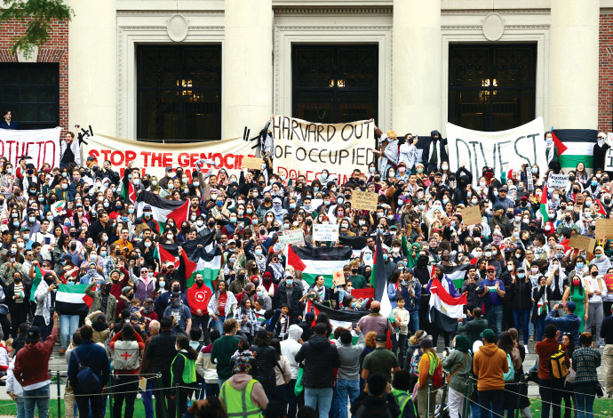 הפגנות אנטי-ישראליות בחודש האחרון באוניברסיטת הרווארד בארהב (צילום:  רויטרס)