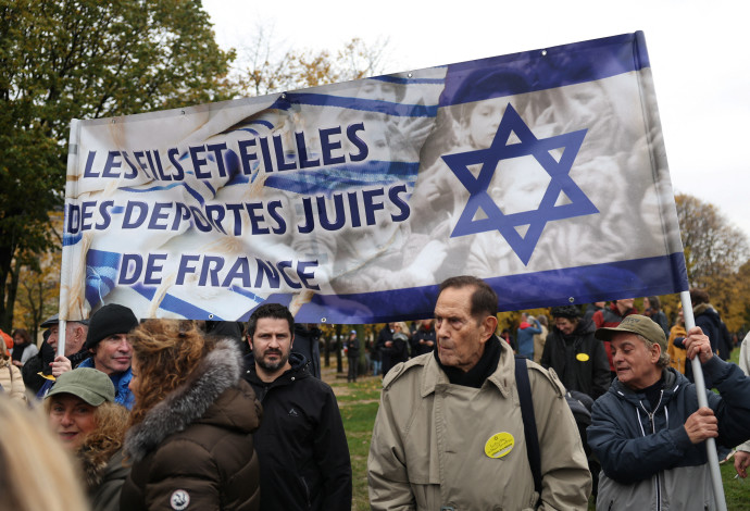 הפגנת תמיכה ביהדות צרפת (צילום:  רויטרס)