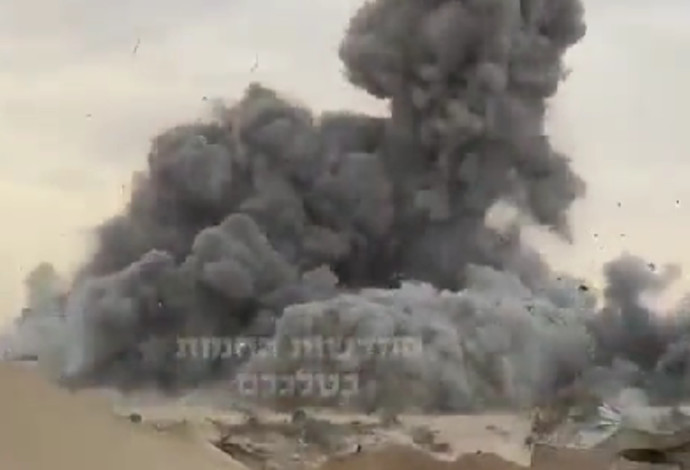 בניין הפרלמנט של חמאס בעזה הופצץ (צילום:  מתוך טוויטר)
