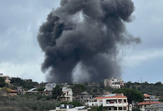 צה"ל תוקף יעדי חיזבאללה בדרום לבנון (צילום:  רשתות ערביות)