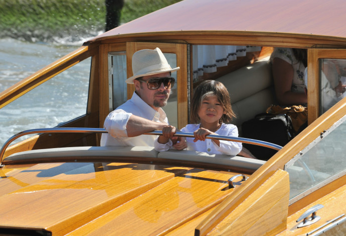 בראד פיט ובנו פקס (צילום: Pascal Le Segretain.GettyImages)