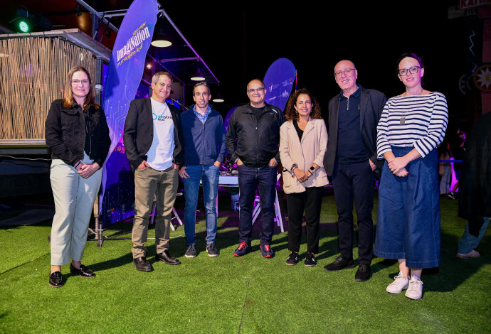 יפעת בכור, אלי לנקרי, גלית גל, רוני צארום, משה כהנא, אלי הורביץ ורויטל דרורי (צילום: ארן דולב)