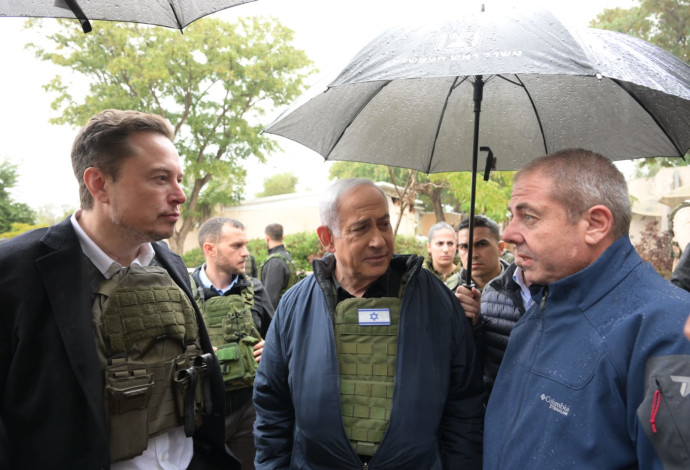 אילון מאסק ובנימין נתניהו בסיור בכפר עזה (צילום: עומר מירון /לע''מ)