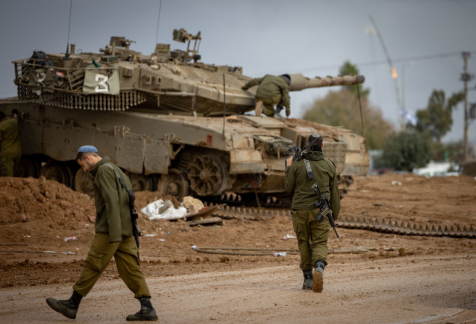 חיילי צה"ל בגבול עם עזה (צילום:  Yonatan Sindel/Flash90)