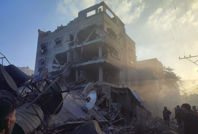 חאן יונס לאחר הפצצות צה"ל (צילום:  רשתות ערביות)