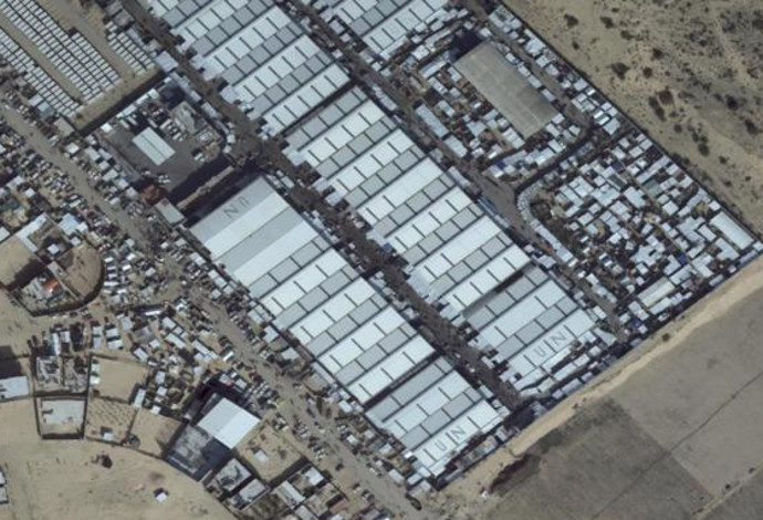 תמונות מאתר השיגור, ליד אוהלים של אזרחים עזתים  (צילום: דובר צה''ל)