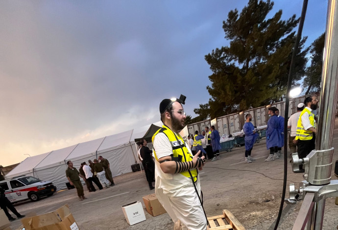 נס הנחת התפילין של מתנדב "זק"א תל-אביב" בקיבוץ ניר עוז (צילום:  דוברות זק"א תל אביב)