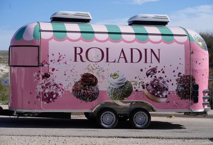 &nbsp;עגלת הסופגניות של רולדין (צילום: צחי קיבנשטיין)