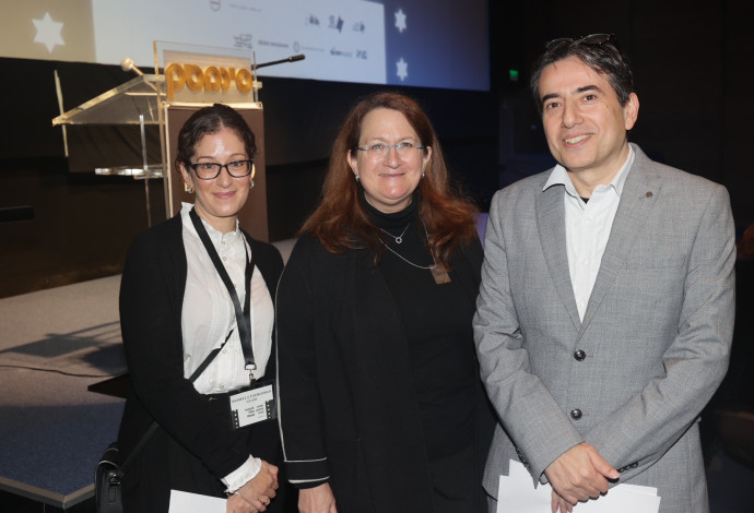 רוני מהדב-לוין, דנה עזריאלי ודניאלה תורגמן (צילום: רפי דלויה)