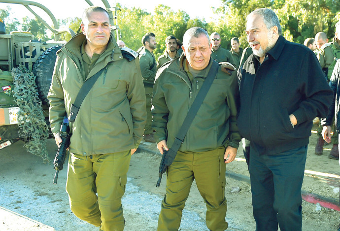 ליברמן שר הביטחון בסיור צבאי  (צילום: אריאל חרמוני, משרד הביטחון)