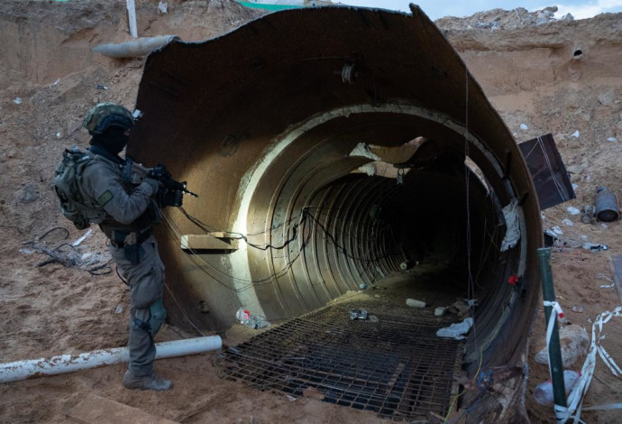 עבודות החישוף והחקר של המנהרה על-ידי חיילי צה״ל (צילום: דובר צה''ל)