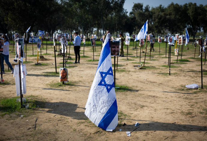 מיצג הנצחה באתר הנובה (צילום:  Yonatan Sindel/Flash90)