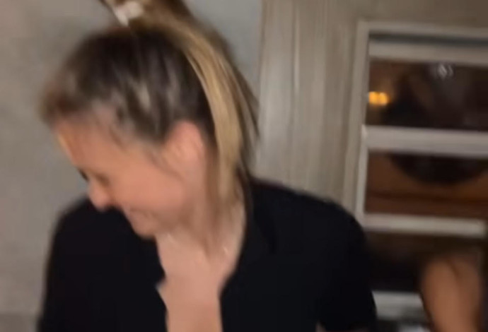 חוגגת. בר רפאלי (צילום: מתוך אינסטגרם)