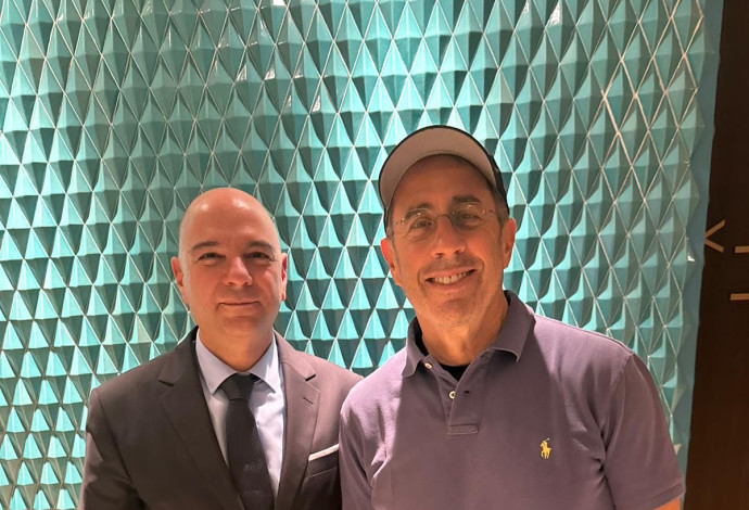 עם קוסטנזה. סיינפלד  (צילום: יח''צ)