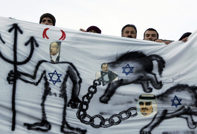 הפגנות אנטישמיות בטורקיה (צילום:  TURKEY-ANTISEMITISM)