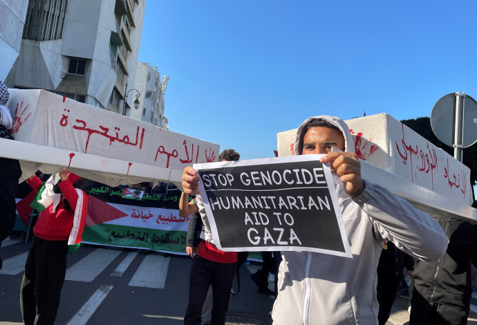 הפגנה פרו פלסטינית במרוקו (צילום:  REUTERS/Ahmed El Jechtimi)
