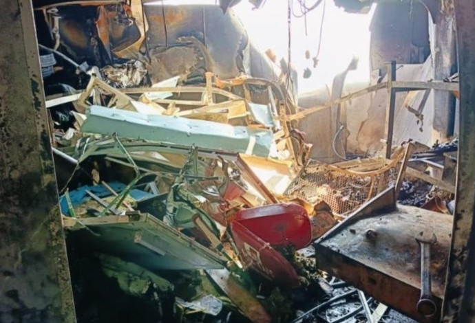 הנזק שנגרם למכלית שנפגעה מכטב''מ איראני (צילום: רשתות ערביות, שימוש לפי סעיף 27 א')
