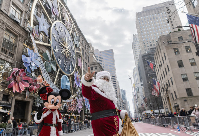 סנטה קלאוס ברחובות ניו יורק (צילום:  REUTERS/Jeenah Moon)