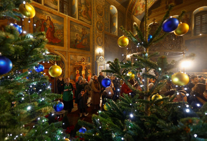 חג המולד בקייב, אוקראינה (צילום: REUTERS/Valentyn Ogirenko)