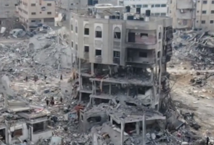 ההרס בבית לאהיה (צילום:  רשתות ערביות)