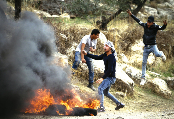 אלימות פלסטינים, צילום: נאסר אישתיה, פלאש 90