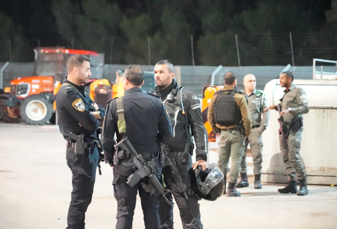 לוחמי מג"ב ושוטרים (צילום:  דוברות המשטרה)