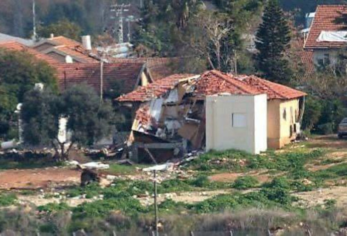 Une maison touchée par un missile à Metula (photo : pas de crédit)
