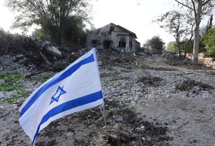 נזקי הטבח בקיבוץ בארי (צילום:  אבשלום ששוני)