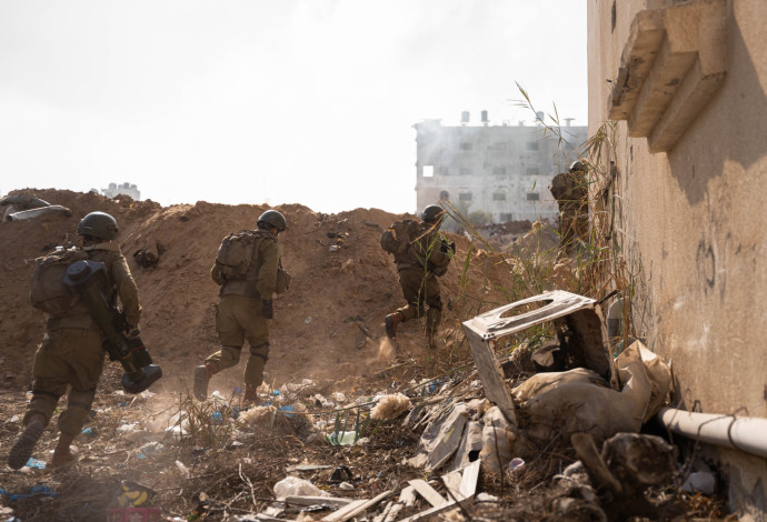 לוחמי חטיבת כפיר במרחב ח'אן יונס בעזה (צילום:  דובר צה"ל)